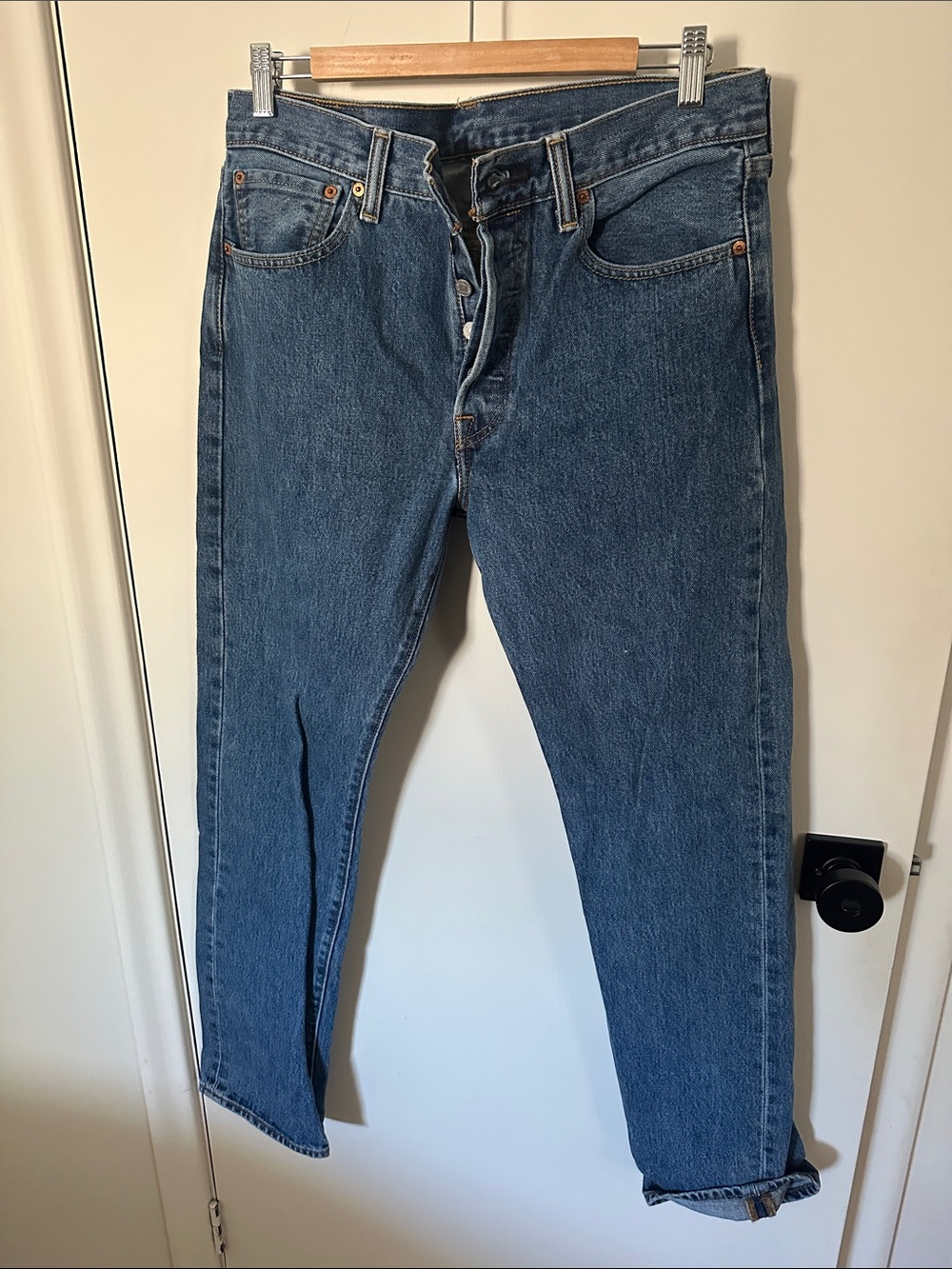 Levi's Classic Straight Jeans in Medium Blue Wash